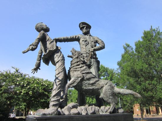 Bull Connor-ish statue!