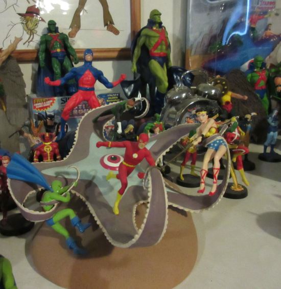 JLA vs. Starro!