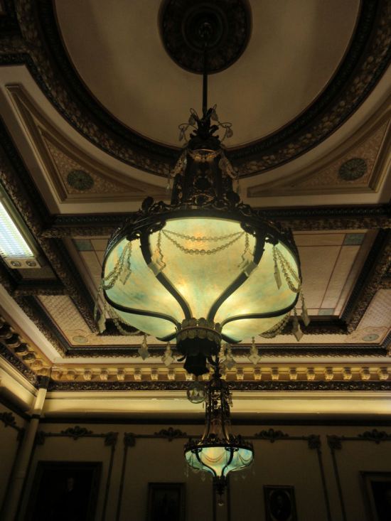 Gubernatorial lighting!