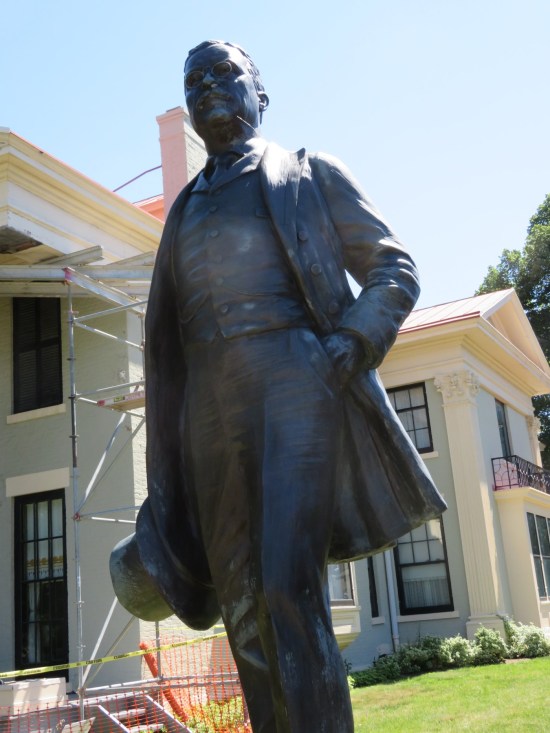 Roosevelt statue!