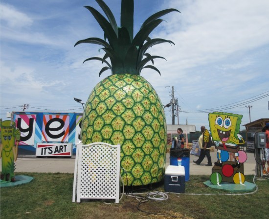 Spongebob and pineapple!