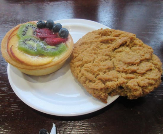 fruit tart and peanut butter cookie!