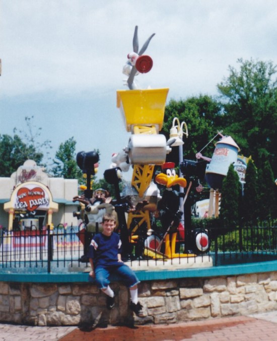 Looney Tunes fountain at Six Flags America.