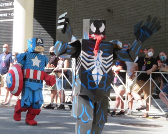 blocky Venom and Captain America cosplay!