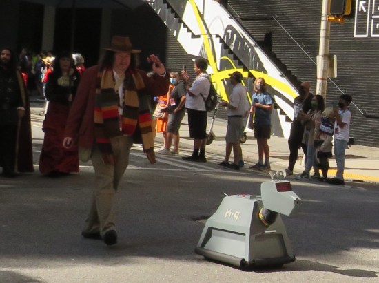 Fourth Doctor cosplay!