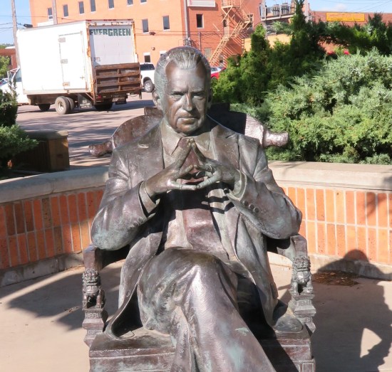 Richard Nixon statue!