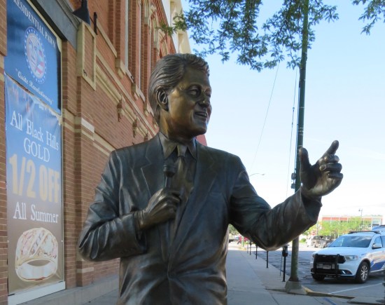 Bill Clinton statue!