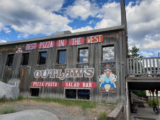 Outlaw's Pizza mural!