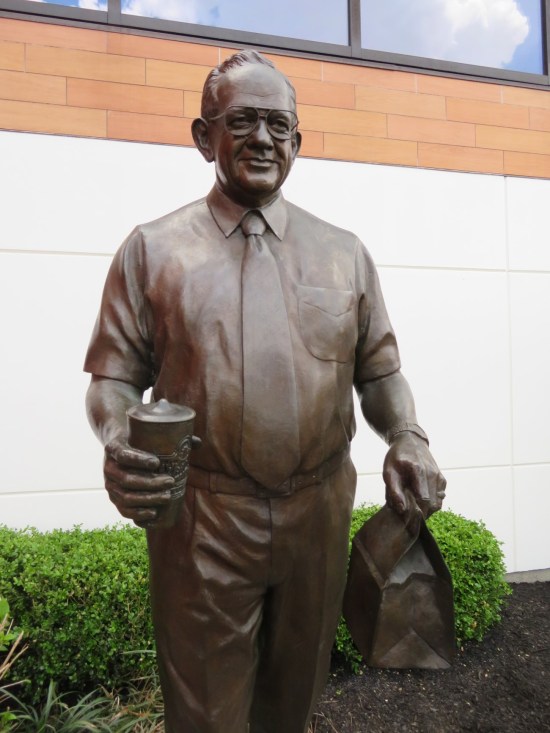 Dave Thomas statue!
