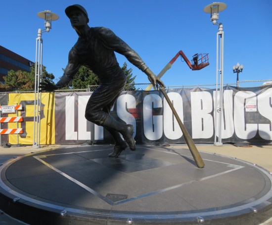 Roberto Clemente statue!