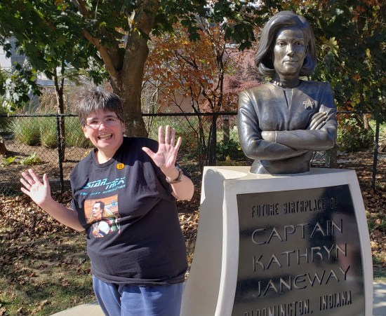 Janeway statue with jazz hands!