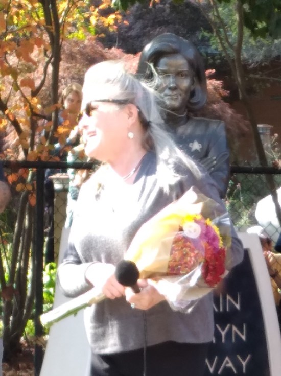 Mulgrew accepts bouquet!