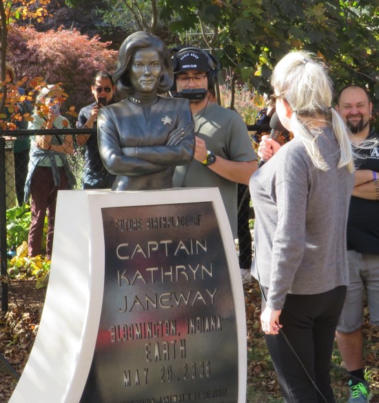 Mulgrew meets Janeway!