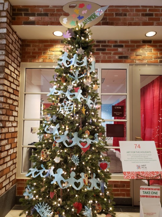 ArtMix Christmas tree with paper dolls!