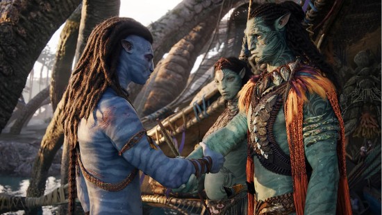 Na'vi characters greeting each other in "Avatar The Way of Water".