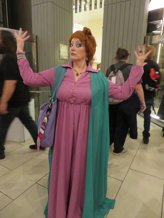 cosplay: Endora from Bewitched!