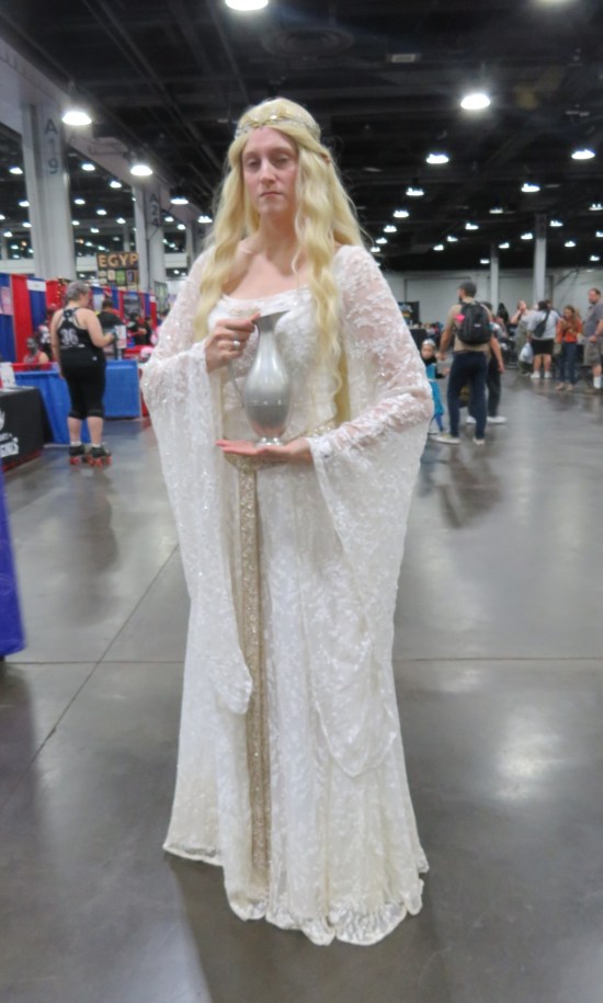 cosplay: Galadriel in white robe, carrying a white vase.