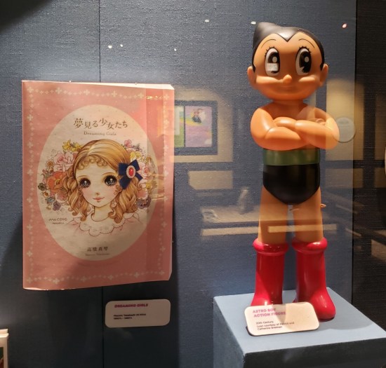 An Astro Boy figure and a "Dreaming Girls" manga omnibus.