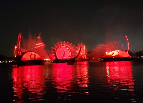 Gateways,  fountains, pillars all turn red as Mulan characters begin to fade in on screens.