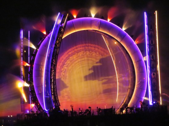 Purple stargate. The fountains on it have turned red and yellow. Center image is a red-and-yellow Greco-Roman sun symbol.
