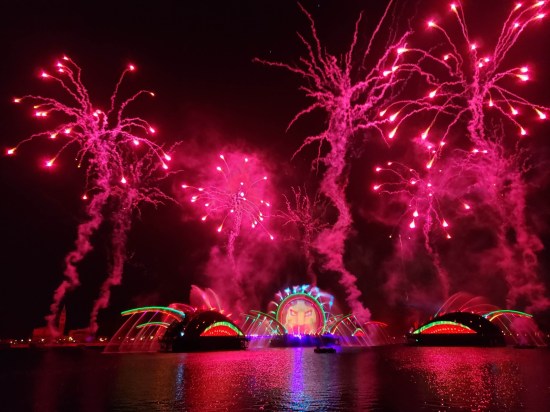Wider shot, everything is red from copious fireworks to archways to water reflections. I the stargate is a pair of piercing yellow lion eyes.