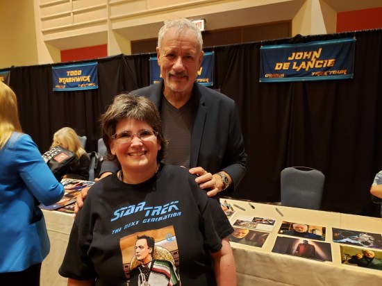 Anne posing nicely with Q again at his autograph table.