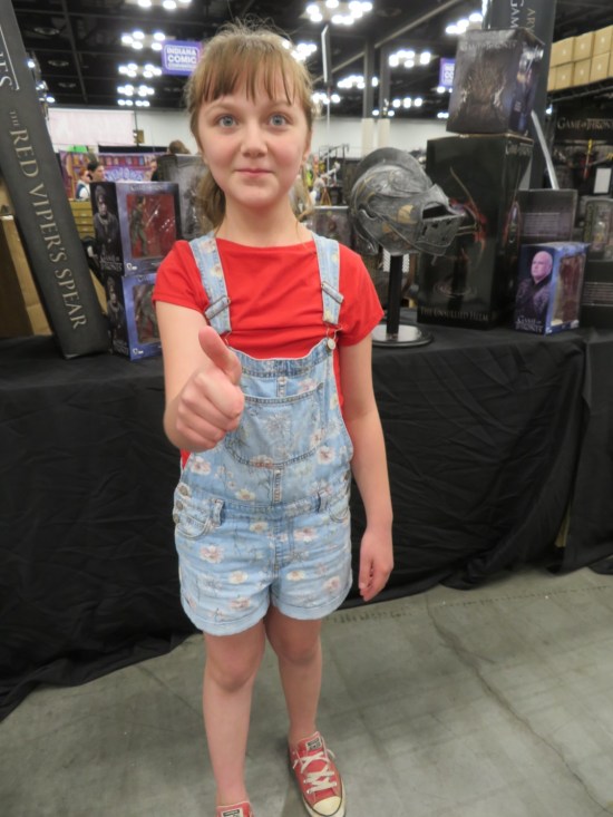 cosplay: Michelle Tanner gives a thumbs-up.