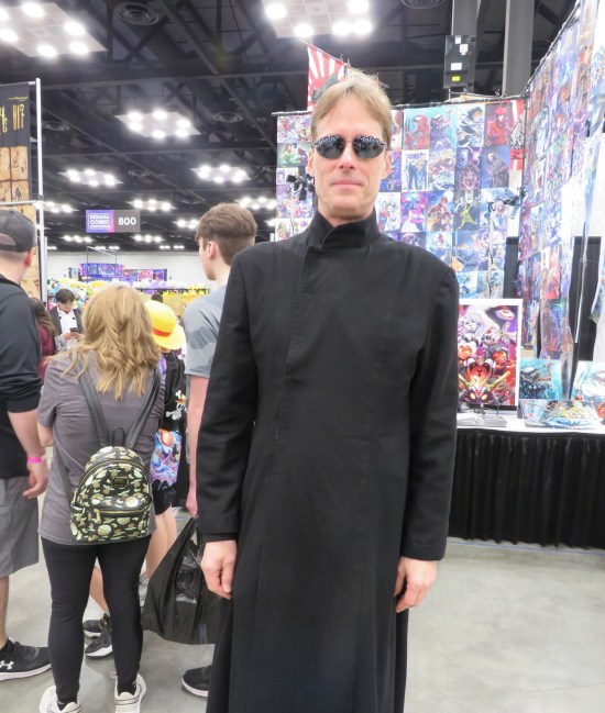 cosplay: Neo with long back trenchcoat and shades.
