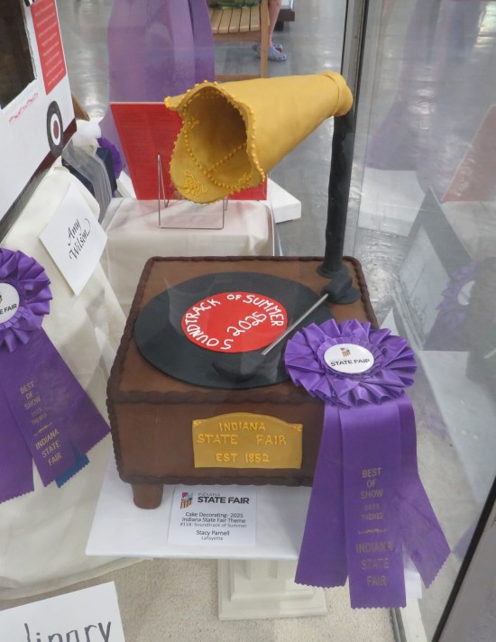 cake shaped like record player, awarded a purple ribbon
