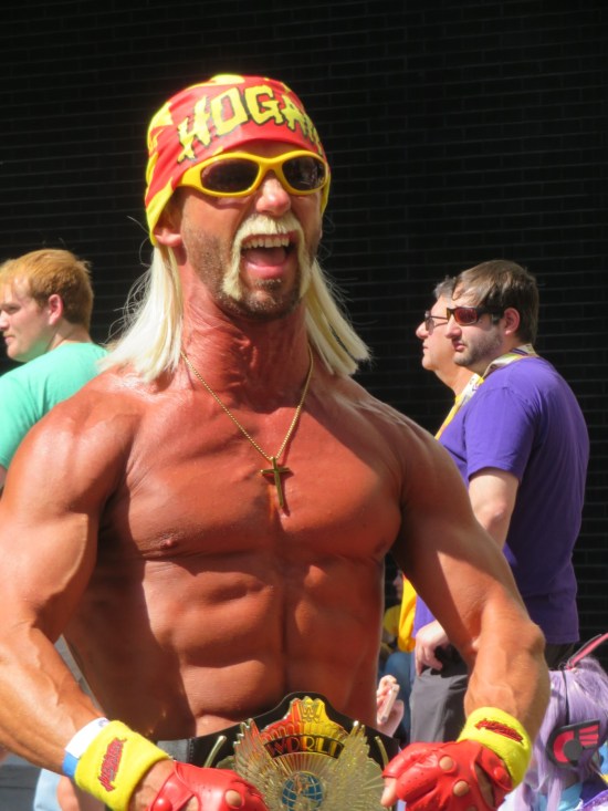Hulk Hogan cosplayer, flexing and yelling.