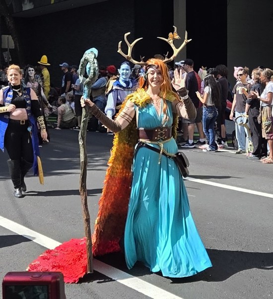 Keyleth cosplayer, waiving hi.