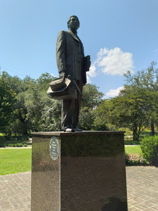 Same statue, refer to caption.