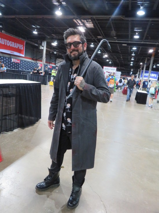 Billy Butcher cosplayer complete with Homelander-killing crowbar.