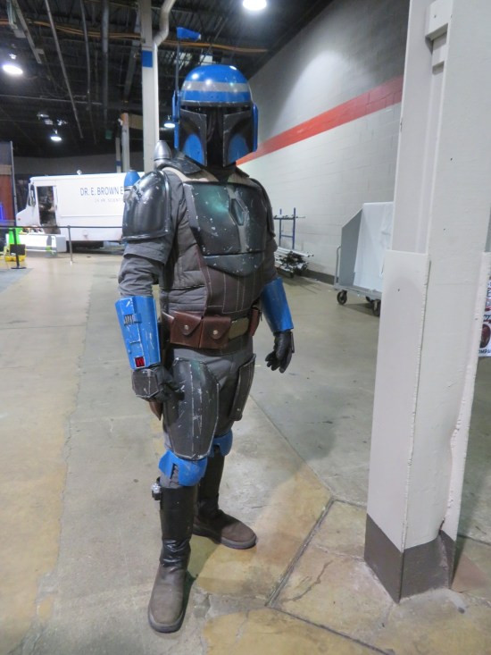 A Mandalorian cosplayer, gray and sea blue.
