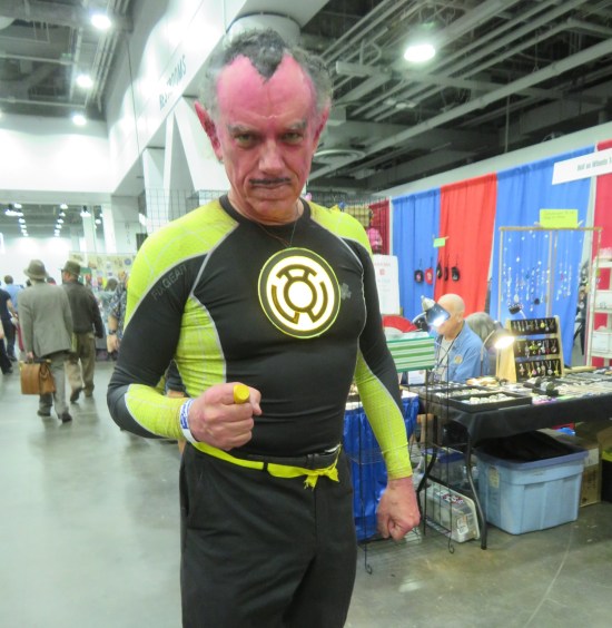 costume of Sinestro in his Sinestro Corps costume, but older like on "Lanterns".